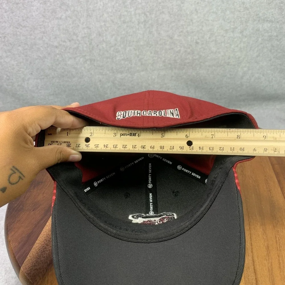 USC Gamecocks‎ Hat Cap Fitted Mens L-XL Garnet Black NCAA College Embriodered